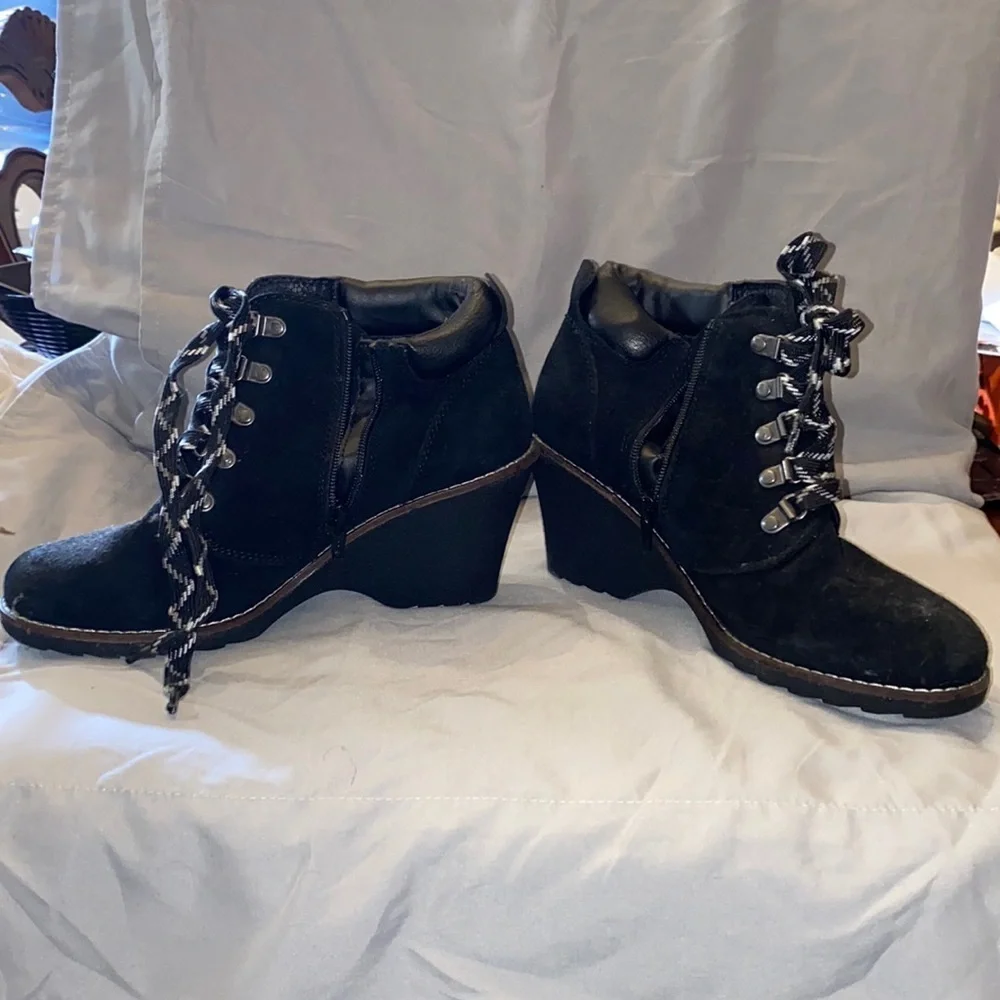Never worn black white mountain upper leather wedge bootie